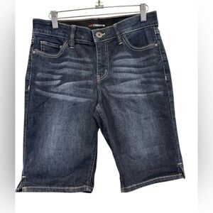 Liz Claiborne Sara Mid rise  Blue Jean Shorts Classic Style Knee Length Size 4